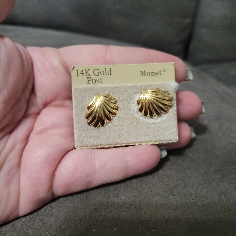 Vintage Monet 14k Yellow Gold Post Seashell Shell Earrings